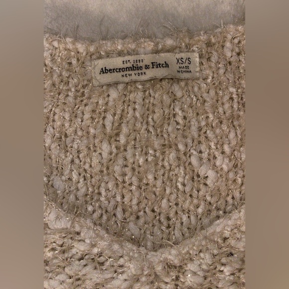 Abercrombie & Fitch V-Neck Fuzzy Sweater metallic threadingXS/S - Picture 4 of 13